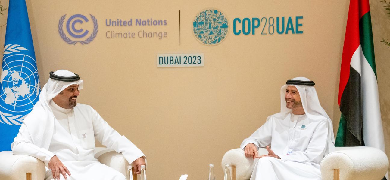 في إطار مشاركة معاليه في مؤتمر المناخ (COP28) .. معالي وزير المالية والاقتصاد الوطني يلتقي وزير دولة الإمارات العربية المتحدة للشؤون المالية