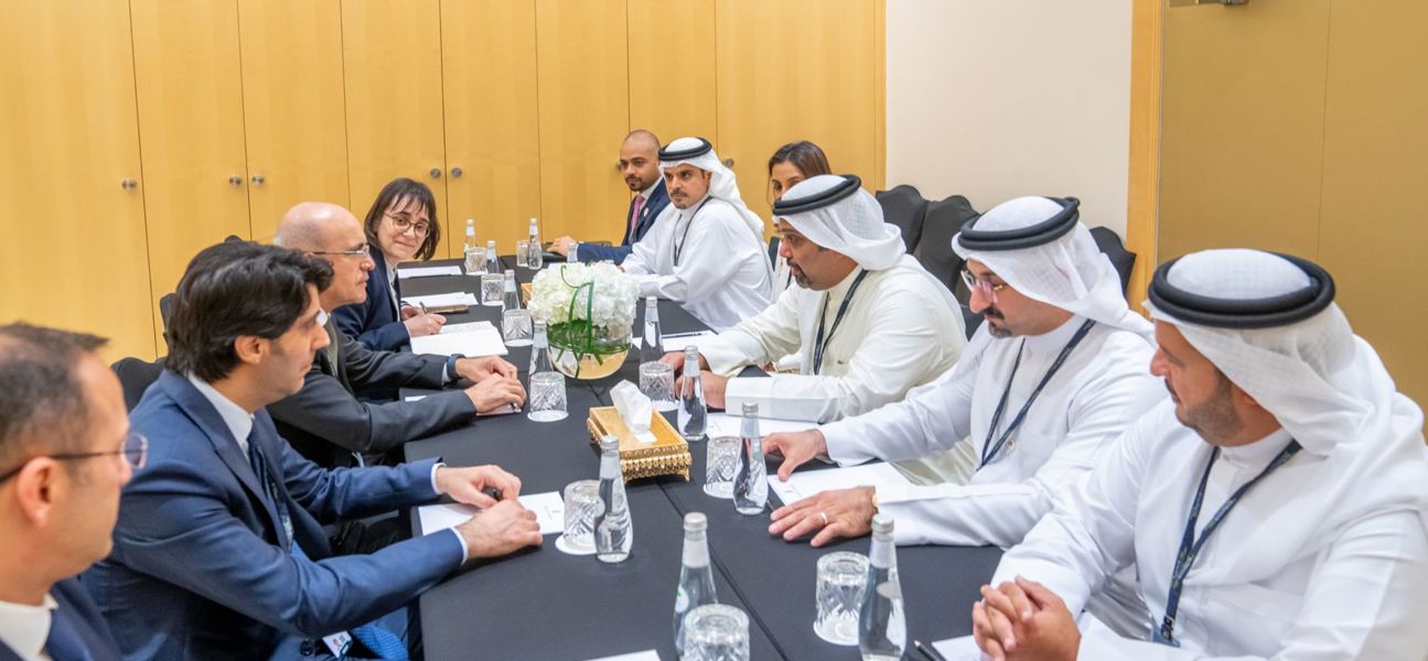 في إطار ترؤس معاليه وفد مملكة البحرين المشارك في منتدى 