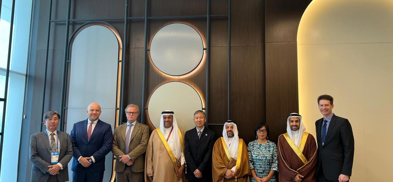 وكيل الوزارة للشؤون المالية يجتمع مع نائب رئيس البنك الآسيوي للاستثمار في البنية التحتية لعمليات الاستثمار