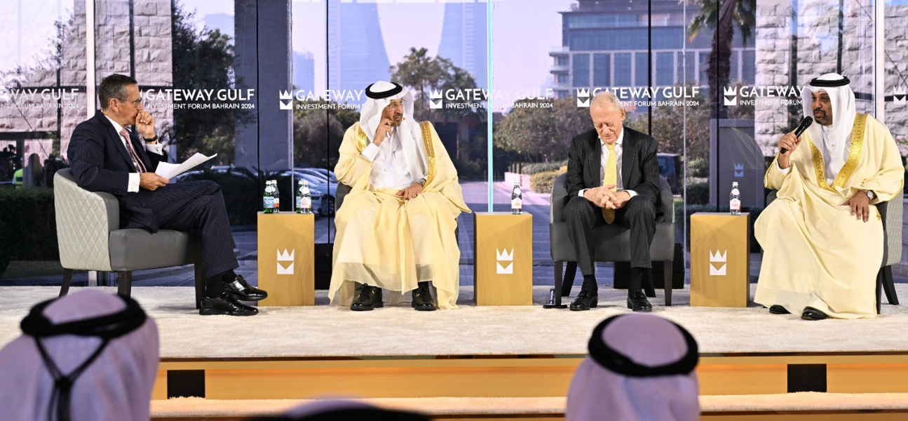 وزير المالية والاقتصاد الوطني يشارك في جلسة حوارية ضمن فعاليات منتدى بوابة الخليج ويؤكد على ما تحظى به اقتصادات دول مجلس التعاون لدول الخليج العربيّة من رؤى اقتصادية وتنموية واضحة وفق فكر استراتيجي طويل المدى