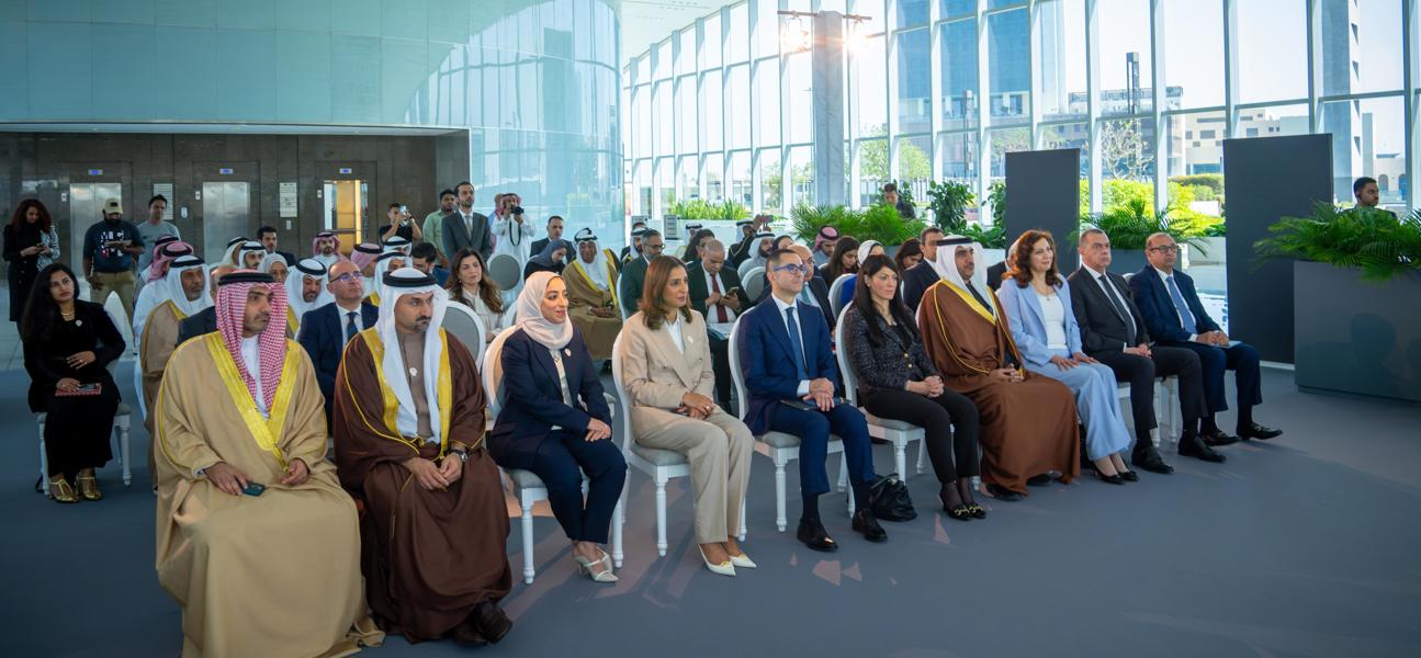 خلال مؤتمر صحفي جمع معاليه بنظيره المصري..معالي وزير المالية والاقتصاد الوطني يؤكد على أهمية مواصلة توطيد أواصر التعاون بين مملكة البحرين وجمهورية مصر العربية