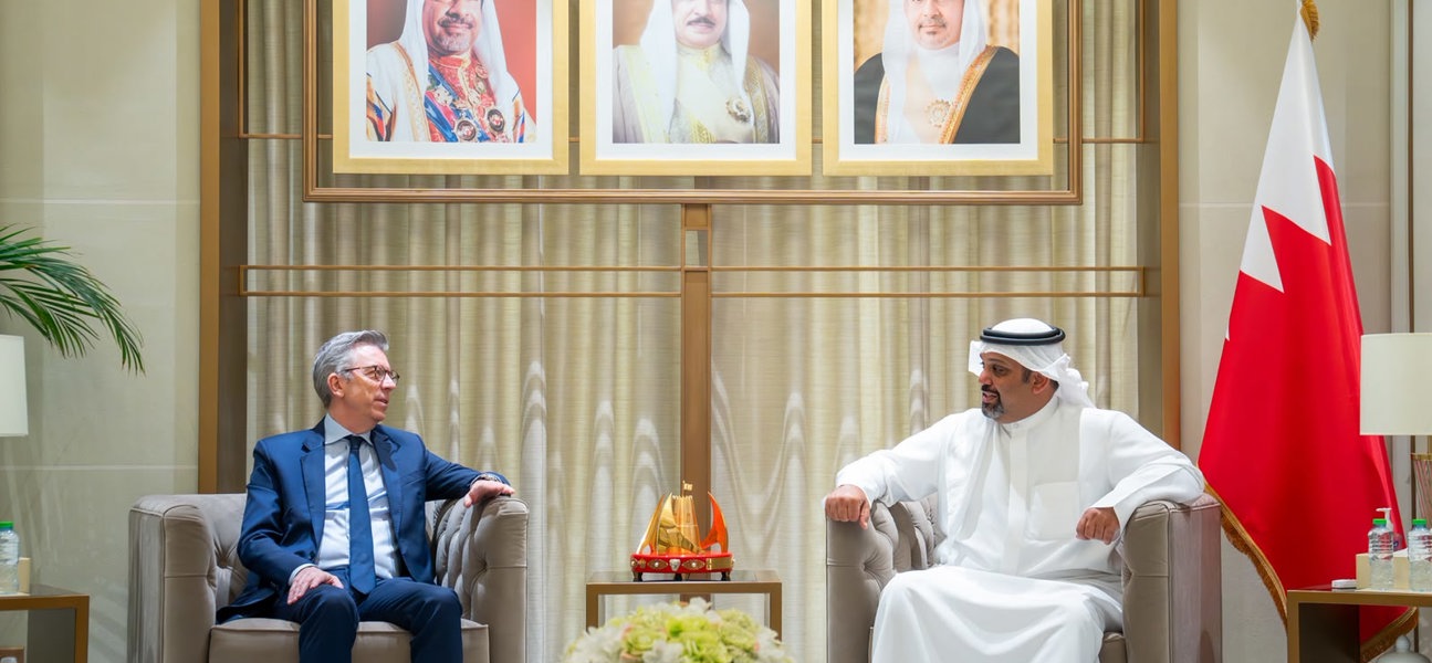 معالي وزير المالية والاقتصاد الوطني يستقبل سفير الجمهورية الفرنسيّة لدى مملكة البحرين