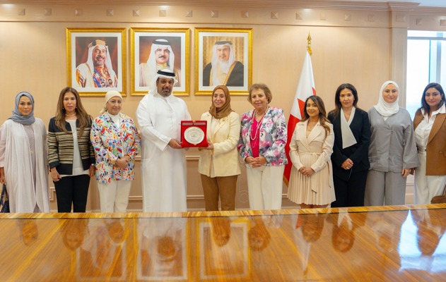 معالي وزير المالية والاقتصاد الوطني يؤكد أن المرأة البحرينية حققت حضورًا فاعلًا ومميزاً في مختلف المجالات وأسهمت بجهودها البارزة في تعزيز المسيرة التنموية الشاملة