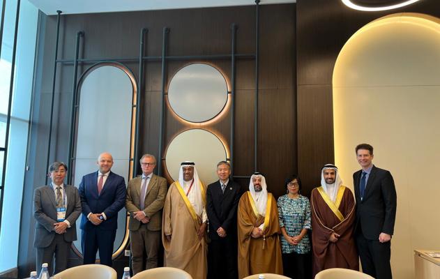 وكيل الوزارة للشؤون المالية يجتمع مع نائب رئيس البنك الآسيوي للاستثمار في البنية التحتية لعمليات الاستثمار