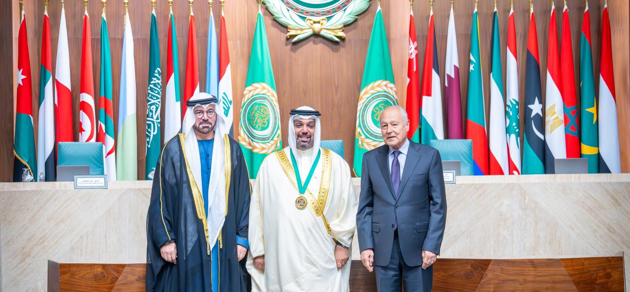 معالي وزير المالية والاقتصاد الوطني يُكرَّم بجائزة أفضل وزير عربي 