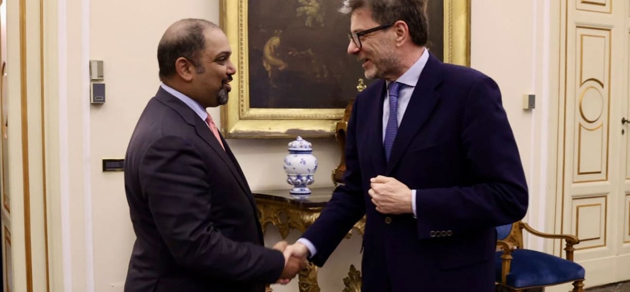 معالي وزير المالية والاقتصاد الوطني يلتقي وزير الاقتصاد والمالية بالجمهورية الإيطالية