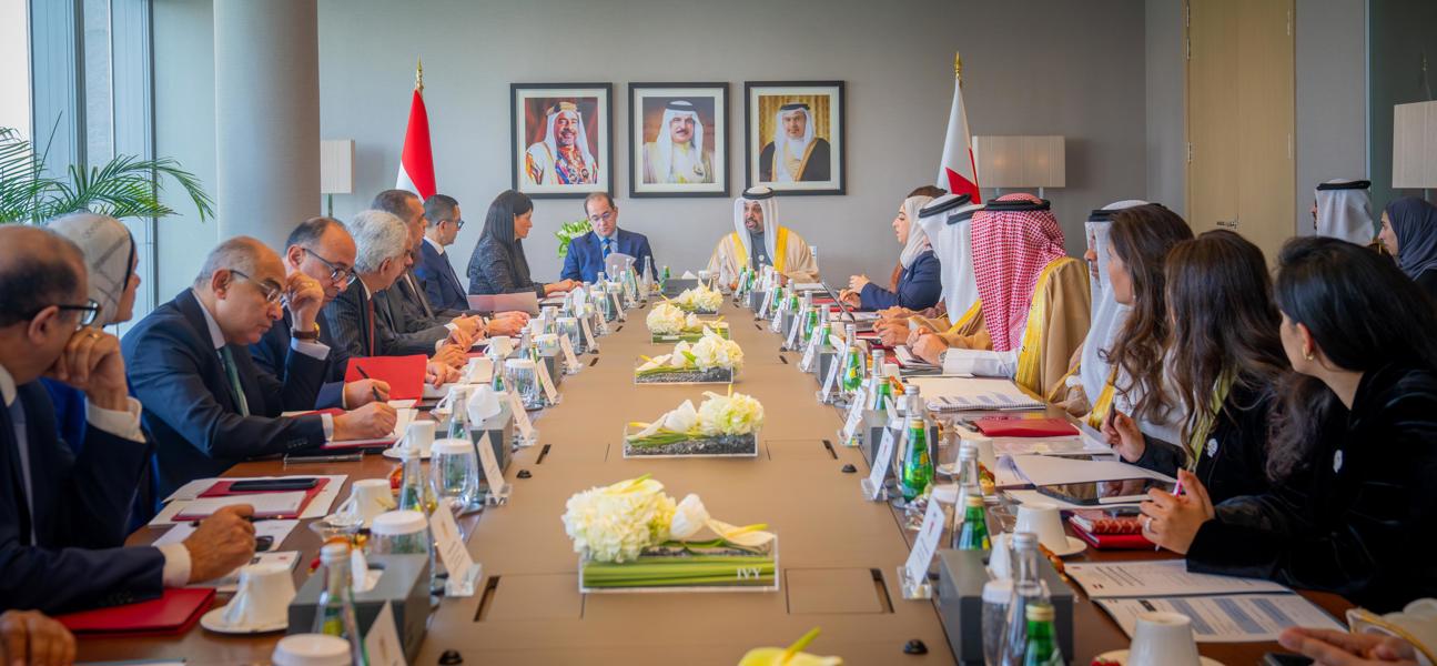 خلال الاجتماع الثاني للجنة الحكومية البحرينية المصرية للتعاون التجاري والاقتصادي والعلمي والتكنولوجي.. معالي وزير المالية والاقتصاد الوطني يؤكد أهمية مواصلة الجهود المبذولة في سبيل تطوير التعاون وتعميق الشراكة الاستراتيجية المتميزة بين مملكة البحرين وجمهورية مصر العربية في كافة المجالات