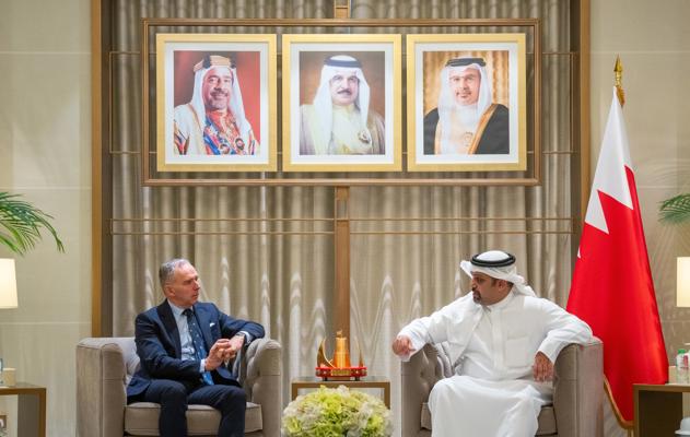 معالي وزير المالية والاقتصاد الوطني يستقبل رئيس مجلس الأمناء وعضو المجلس الاستشاري للمعهد الدولي للدراسات الاستراتيجية