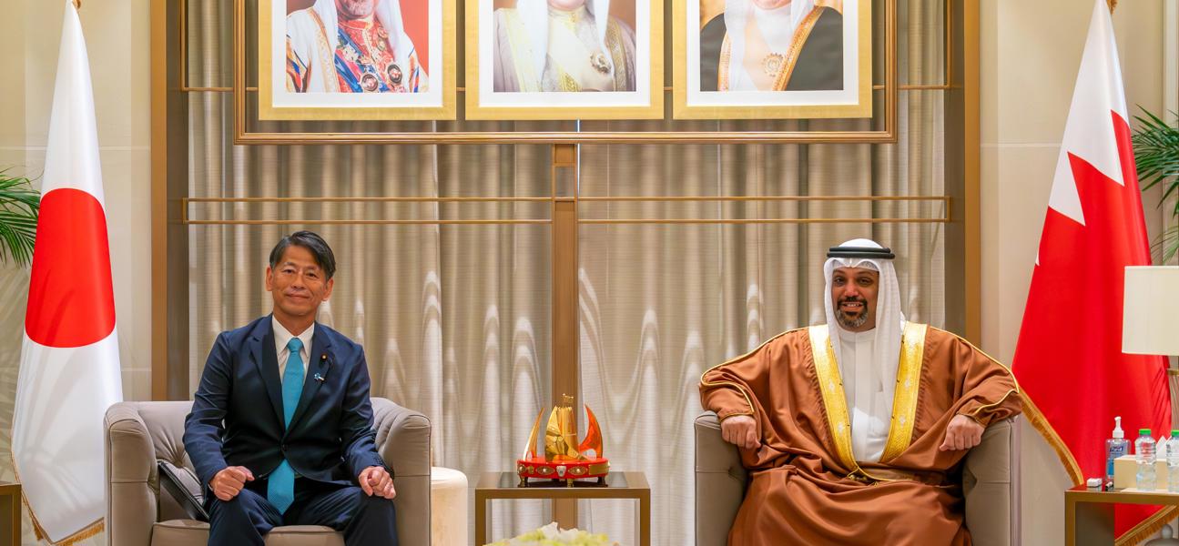 معالي وزير المالية والاقتصاد الوطني يلتقي وزير الدولة للاقتصاد والتجارة والصناعة الياباني