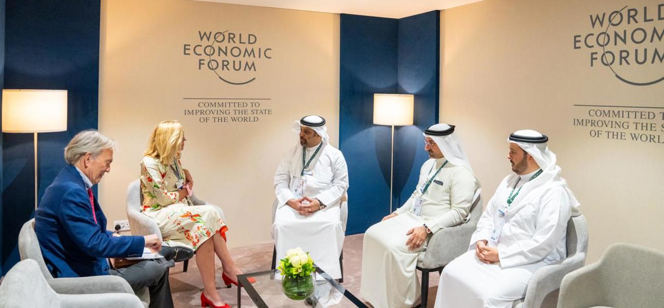 في إطار مشاركة معاليه في المنتدى الاقتصادي العالمي بالرياض .. معالي وزير المالية والاقتصاد الوطني يلتقي كبيرة منسقي الأمم المتحدة للشؤون الإنسانية وإعادة الإعمار في غزة 