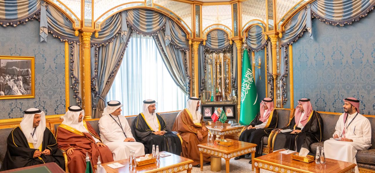 في إطار ترؤس معاليه وفد مملكة البحرين المشارك في منتدى 