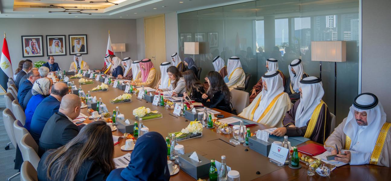 خلال الاجتماع الثاني للجنة الحكومية البحرينية المصرية للتعاون التجاري والاقتصادي والعلمي والتكنولوجي.. معالي وزير المالية والاقتصاد الوطني يؤكد أهمية مواصلة الجهود المبذولة في سبيل تطوير التعاون وتعميق الشراكة الاستراتيجية المتميزة بين مملكة البحرين وجمهورية مصر العربية في كافة المجالات