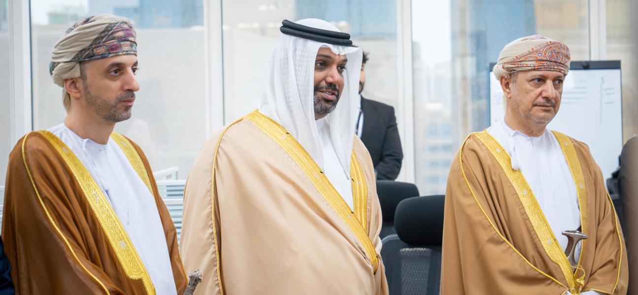 لدى استقباله معالي وزير المالية بسلطنة عمان.. معالي وزير المالية والاقتصاد الوطني يؤكد على الحرص المتبادل على مواصلة تطوير العلاقات البحرينية العمانية والدفع بها نحو آفاق أرحب
