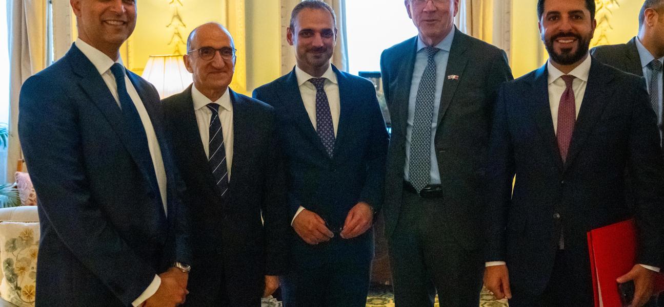 في إطار الزيارة الرسمية لسمو ولي العهد رئيس مجلس الوزراء إلى المملكة المتحدة.. معالي وزير المالية والاقتصاد الوطني يلتقي عمدة الحي المالي لمدينة لندن