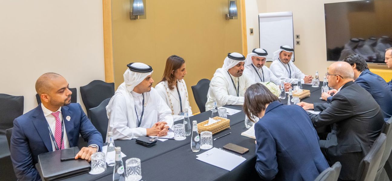 في إطار ترؤس معاليه وفد مملكة البحرين المشارك في منتدى 