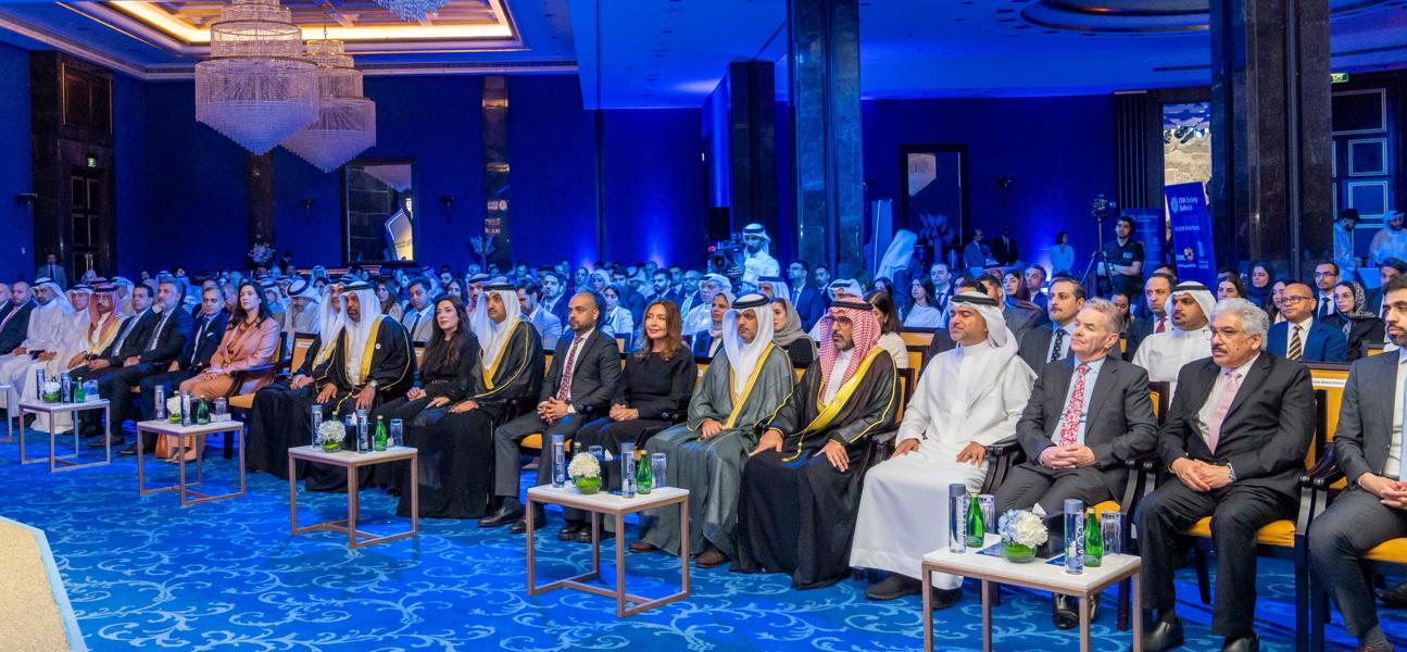 لدى حضور معاليه حفل تخريج حملة شهادات المحلل المالي المعتمد CFA..  معالي وزير المالية والاقتصاد الوطني: الكوادر الوطنية المؤهلة أهم المقومات الجاذبة للاستثمار في القطاع المالي