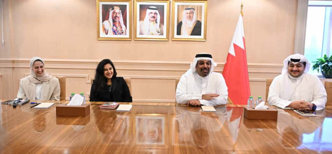 معالي وزير المالية والاقتصاد الوطني يؤكد أن المرأة البحرينية حققت حضورًا فاعلًا ومميزاً في مختلف المجالات وأسهمت بجهودها البارزة في تعزيز المسيرة التنموية الشاملة