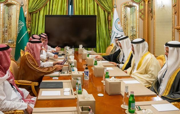 معالي وزير المالية والاقتصاد الوطني يلتقي محافظ صندوق الاستثمارات العامة السعودي