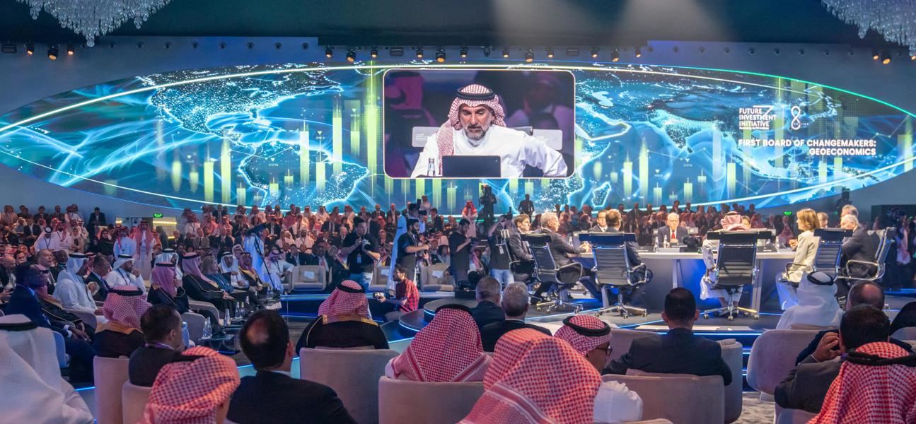معالي وزير المالية والاقتصاد الوطني: البحرين تدعم كافة المبادرات الهادفة إلى مواجهة التحديات الاقتصادية العالمية واستشراف فرص التعاون الدولي مما يسهم في بناء مستقبل مزدهر ومستدام لكافة الشعوب