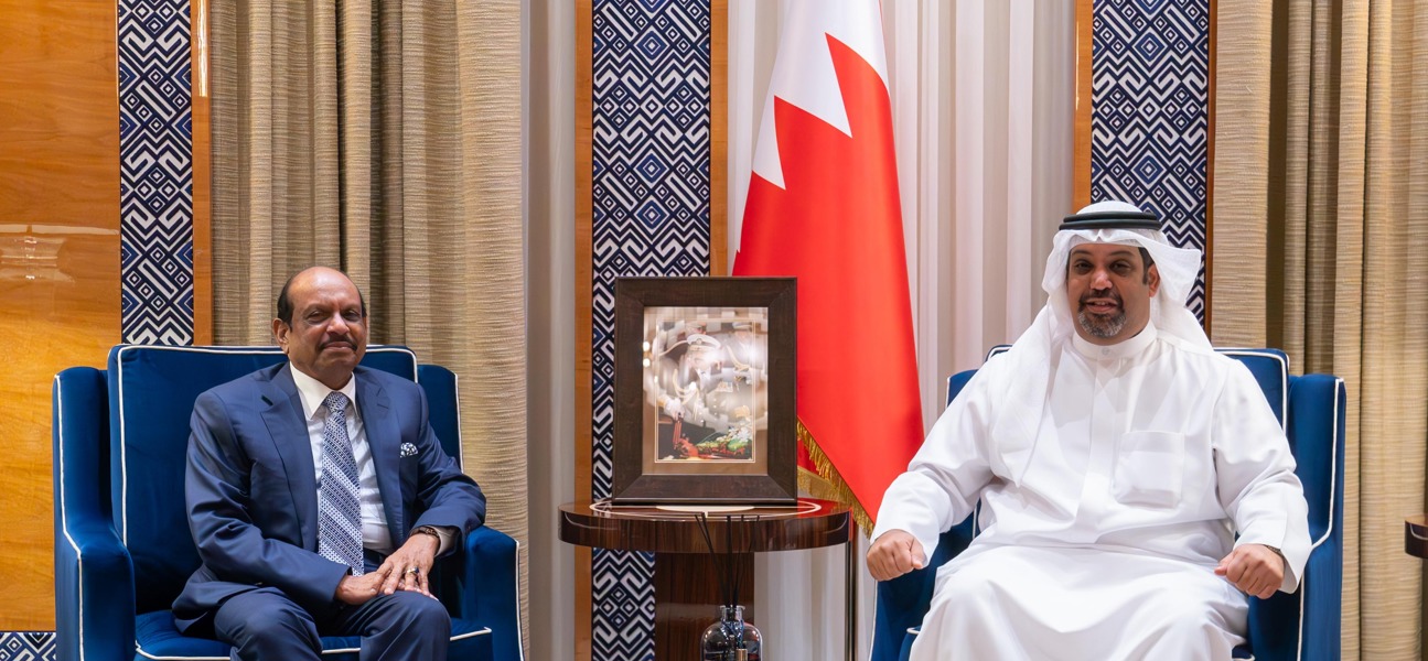 معالي وزير المالية والاقتصاد الوطني يلتقي رئيس مجلس إدارة مجموعة لولو
