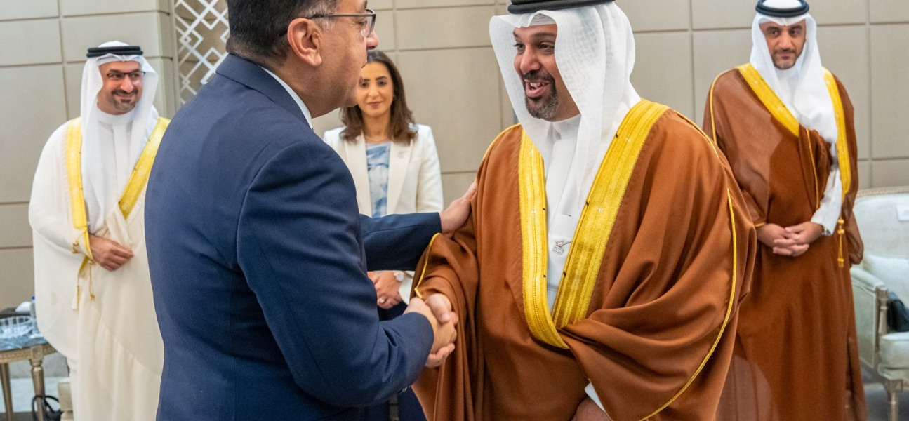 رئيس مجلس الوزراء بجمهورية مصر العربية يستقبل معالي وزير المالية والاقتصاد الوطني بمملكة البحرين