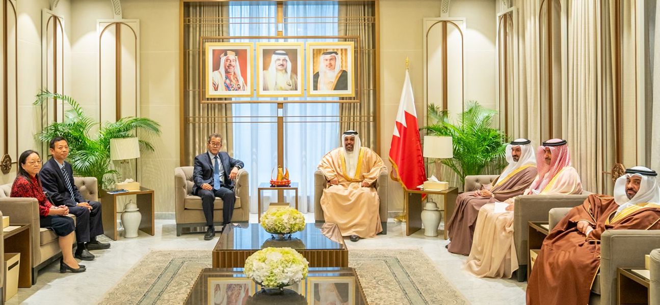 معالي وزير المالية والاقتصاد الوطني يستقبل سفير جمهورية الصين الشعبية لدى مملكة البحرين